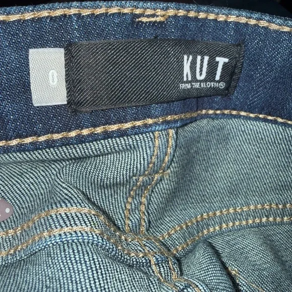 Kut from the Kloth Gidget Fray Shorts - Picture 4 of 7